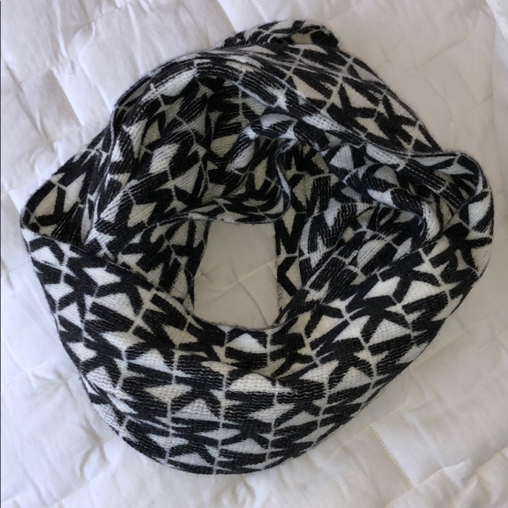 MICHAEL Michael Kors Infinity Scarf